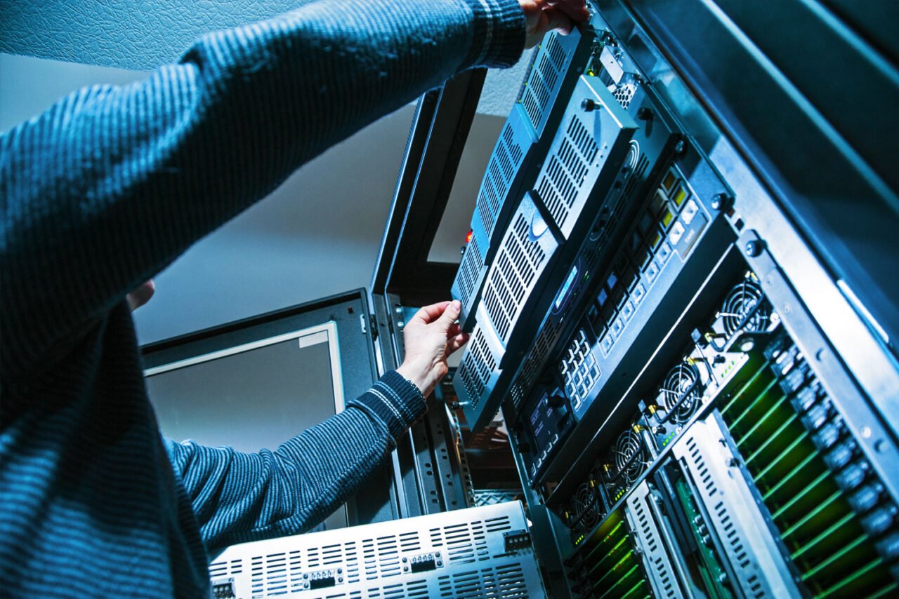 خدمة الإستضافة و الدومين