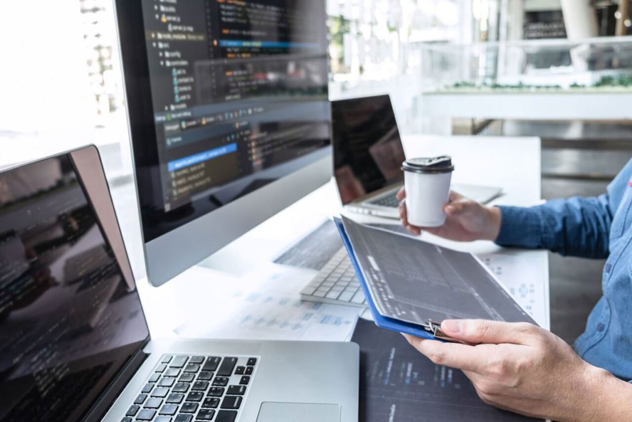 خدمة الحلول والتطوير